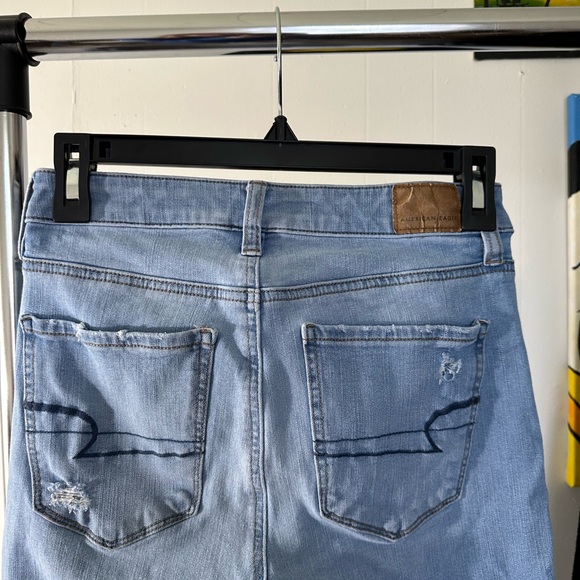LAST CHANCE Light Wash American Eagle Skinny Jeans - Picture 4 of 6